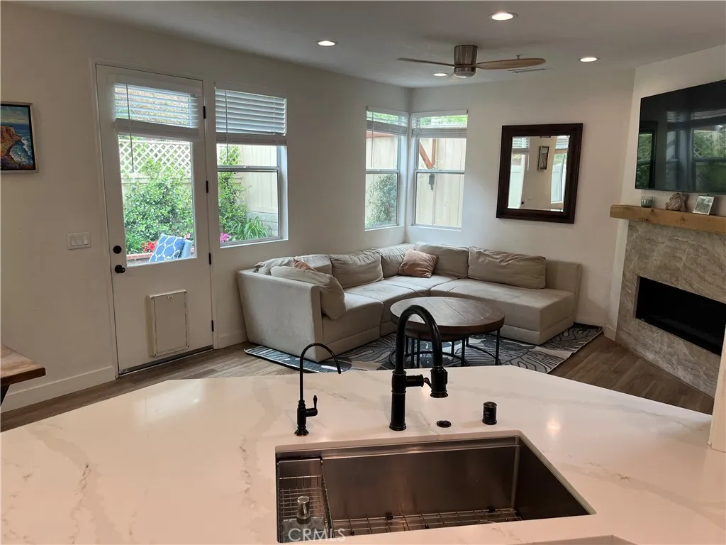 1129 W Capitol Drive, San Pedro, California 90732 home-pic-4